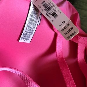 38DD Victoria Secret Bra